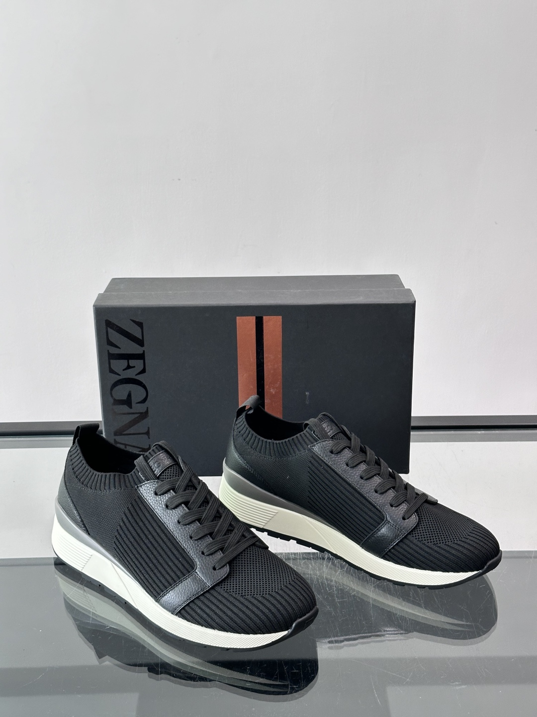 Zegna/杰尼亚全新男士休闲鞋。高定原版一致的特殊弹力针织面料，加密一体飞织面料，确保多季节的实用性和