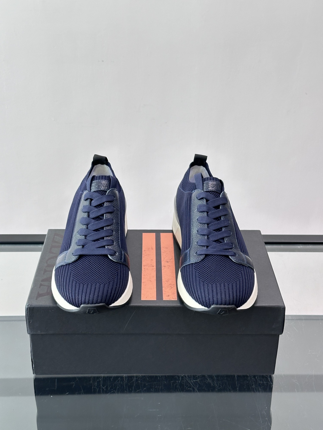 Zegna/杰尼亚全新男士休闲鞋。高定原版一致的特殊弹力针织面料，加密一体飞织面料，确保多季节的实用性和