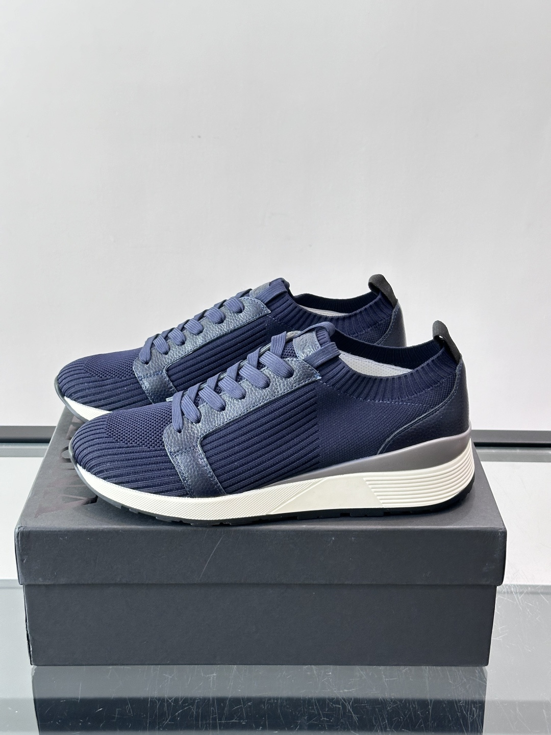 Zegna/杰尼亚全新男士休闲鞋。高定原版一致的特殊弹力针织面料，加密一体飞织面料，确保多季节的实用性和