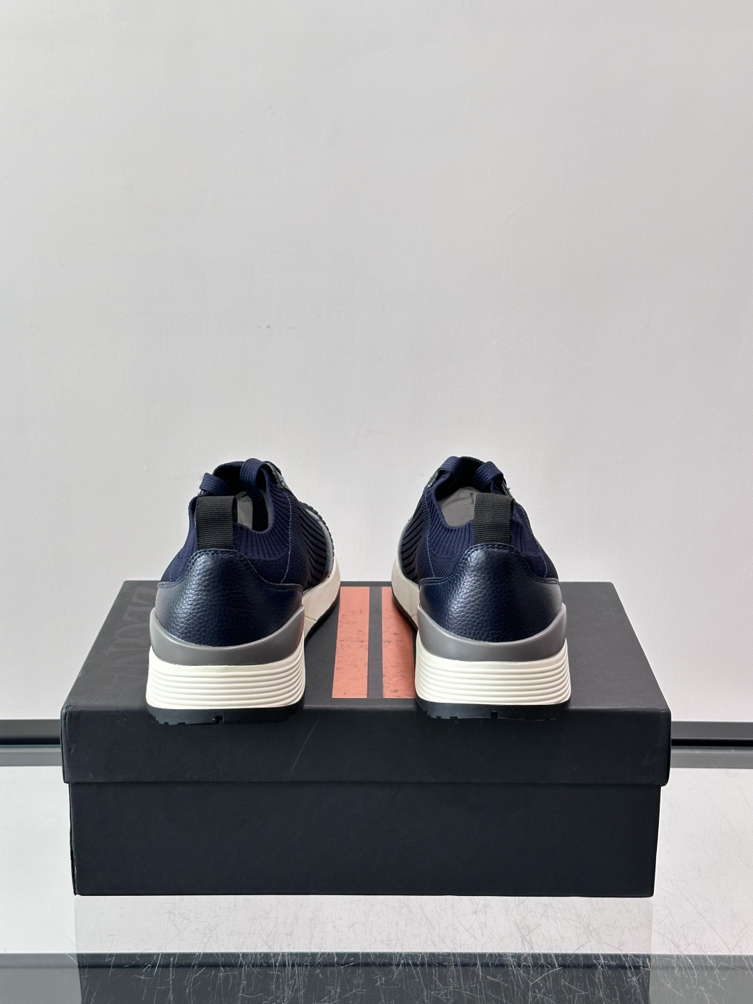 Zegna/杰尼亚全新男士休闲鞋。高定原版一致的特殊弹力针织面料，加密一体飞织面料，确保多季节的实用性和