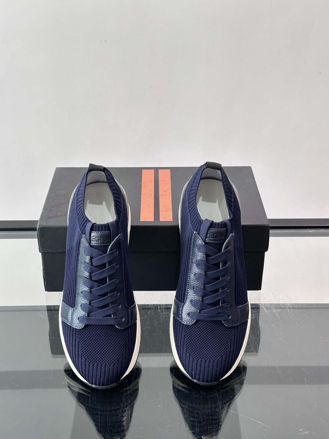 Zegna/杰尼亚全新男士休闲鞋。高定原版一致的特殊弹力针织面料，加密一体飞织面料，确保多季节的实用性和