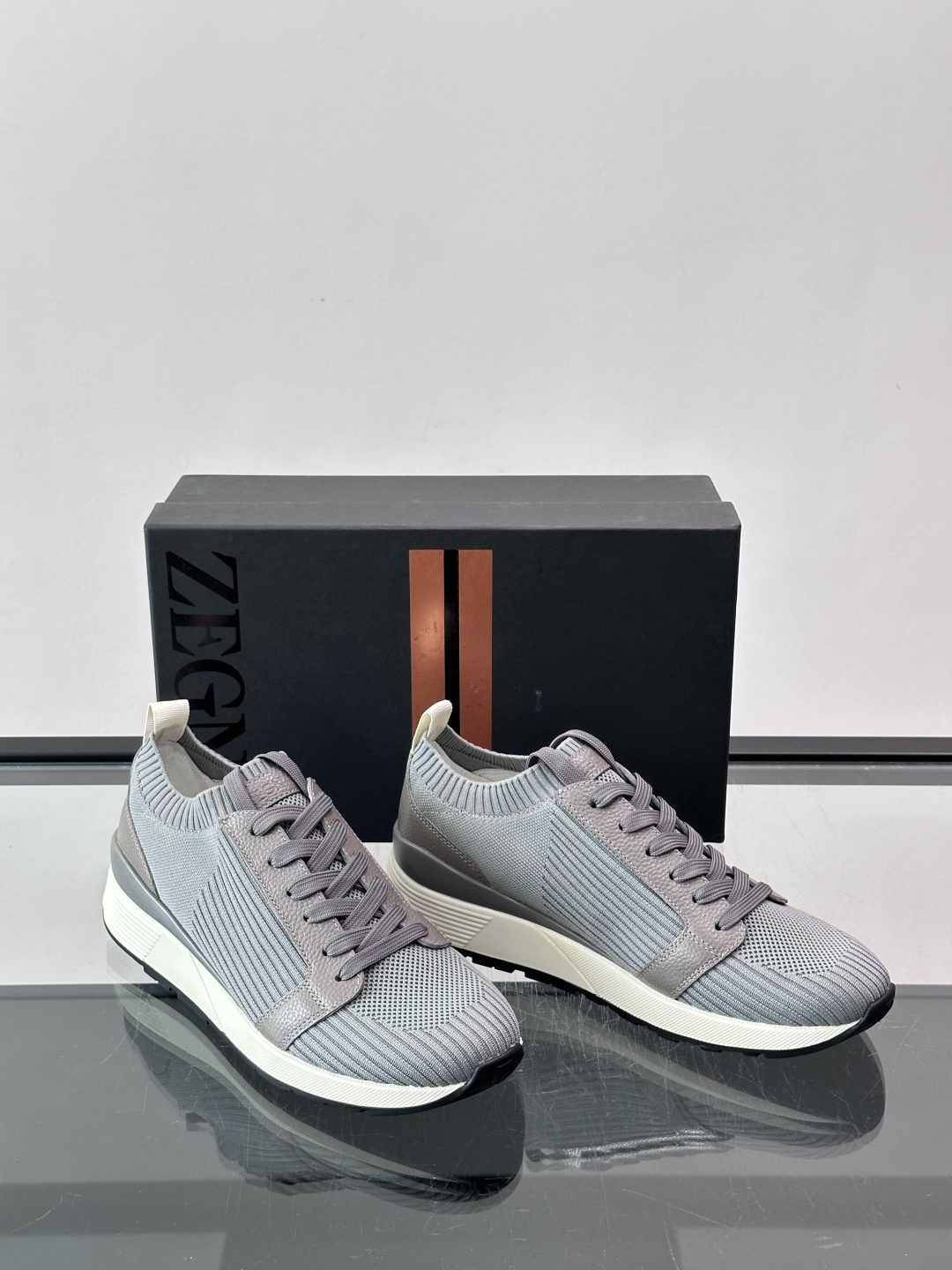 Zegna/杰尼亚全新男士休闲鞋。高定原版一致的特殊弹力针织面料，加密一体飞织面料，确保多季节的实用性和