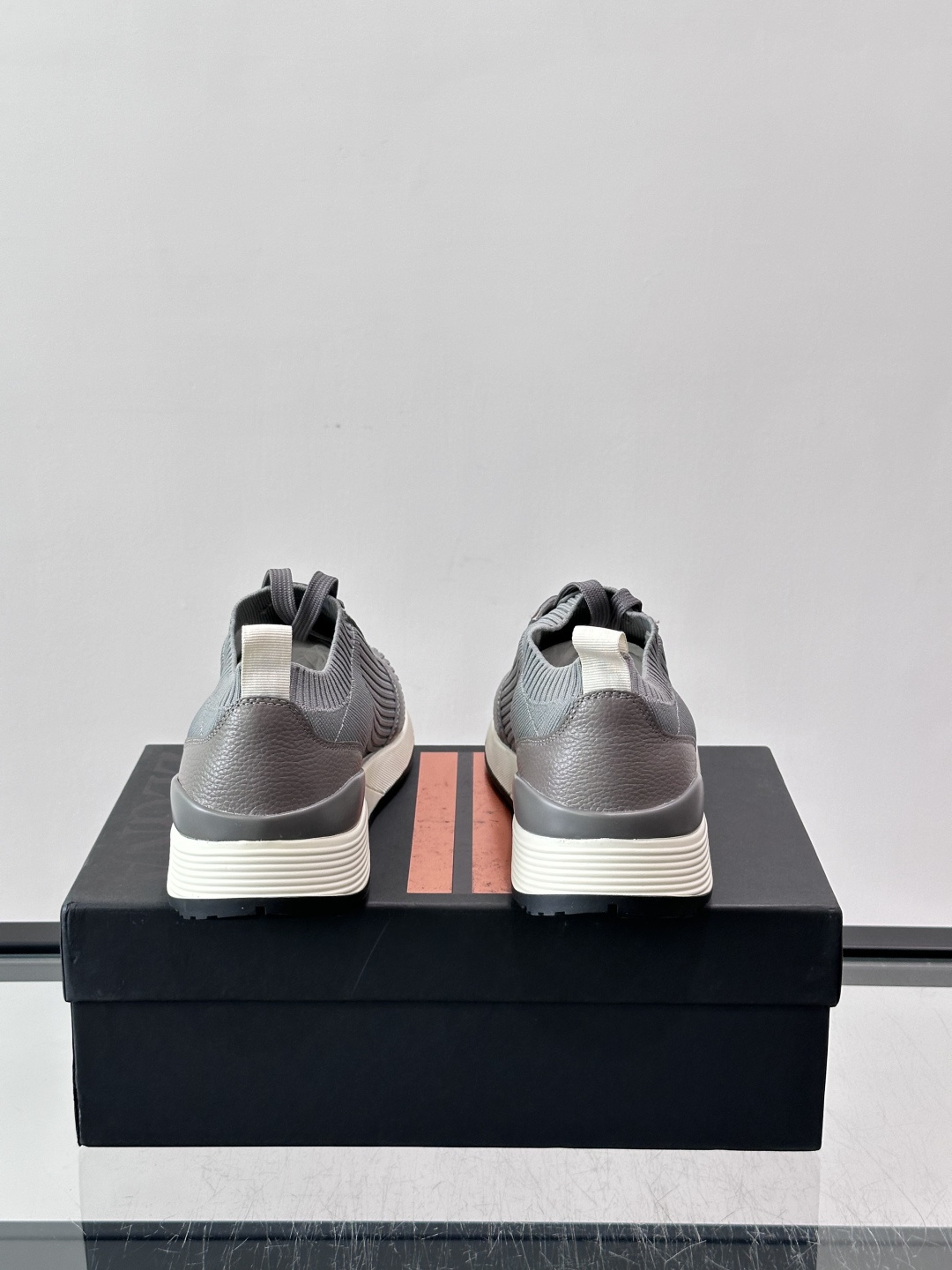 Zegna/杰尼亚全新男士休闲鞋。高定原版一致的特殊弹力针织面料，加密一体飞织面料，确保多季节的实用性和