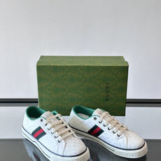 ❤️Arrival Gucci tennis 1977 经典系列帆布鞋…GG帆布成制融品入牌元素 复古格 ❤️Arrival Gucci tennis 1977 经典系列帆布鞋…GG帆布成制融品入牌元素 复古格