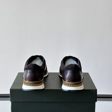 👞Berluti男士休闲皮鞋,采用头层牛皮+绒面拼接,质感细腻又耐用。经典系带设计,日常或户外都能轻松驾 👞Berluti男士休闲皮鞋,采用头层牛皮+绒面拼接,质感细腻又耐用。经典系带设计,日常或户外都能轻松驾