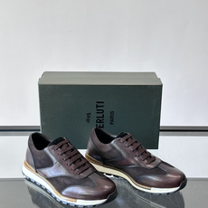 👞Berluti男士休闲皮鞋,采用头层牛皮+绒面拼接,质感细腻又耐用。经典系带设计,日常或户外都能轻松驾 👞Berluti男士休闲皮鞋,采用头层牛皮+绒面拼接,质感细腻又耐用。经典系带设计,日常或户外都能轻松驾