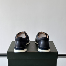 👞Berluti男士休闲皮鞋,采用头层牛皮+绒面拼接,质感细腻又耐用。经典系带设计,日常或户外都能轻松驾 👞Berluti男士休闲皮鞋,采用头层牛皮+绒面拼接,质感细腻又耐用。经典系带设计,日常或户外都能轻松驾