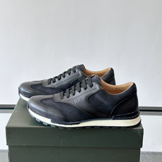 👞Berluti男士休闲皮鞋,采用头层牛皮+绒面拼接,质感细腻又耐用。经典系带设计,日常或户外都能轻松驾 👞Berluti男士休闲皮鞋,采用头层牛皮+绒面拼接,质感细腻又耐用。经典系带设计,日常或户外都能轻松驾