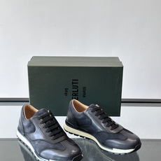 👞Berluti男士休闲皮鞋,采用头层牛皮+绒面拼接,质感细腻又耐用。经典系带设计,日常或户外都能轻松驾 👞Berluti男士休闲皮鞋,采用头层牛皮+绒面拼接,质感细腻又耐用。经典系带设计,日常或户外都能轻松驾