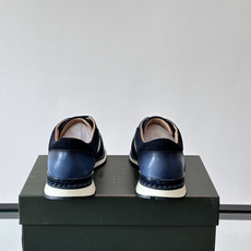 👞Berluti男士休闲皮鞋,采用头层牛皮+绒面拼接,质感细腻又耐用。经典系带设计,日常或户外都能轻松驾 👞Berluti男士休闲皮鞋,采用头层牛皮+绒面拼接,质感细腻又耐用。经典系带设计,日常或户外都能轻松驾