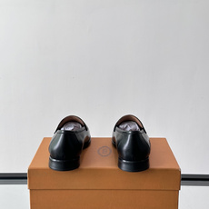 👞TODS乐福鞋,意大利奢侈品牌出品,采用优质小牛皮,鞋面光滑细腻,质感满分✨。经典单扣设计,线条简洁, 👞TODS乐福鞋,意大利奢侈品牌出品,采用优质小牛皮,鞋面光滑细腻,质感满分✨。经典单扣设计,线条简洁,