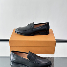 👞TODS乐福鞋,意大利奢侈品牌出品,采用优质小牛皮,鞋面光滑细腻,质感满分✨。经典单扣设计,线条简洁, 👞TODS乐福鞋,意大利奢侈品牌出品,采用优质小牛皮,鞋面光滑细腻,质感满分✨。经典单扣设计,线条简洁,
