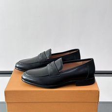 👞TODS乐福鞋,意大利奢侈品牌出品,采用优质小牛皮,鞋面光滑细腻,质感满分✨。经典单扣设计,线条简洁, 👞TODS乐福鞋,意大利奢侈品牌出品,采用优质小牛皮,鞋面光滑细腻,质感满分✨。经典单扣设计,线条简洁,