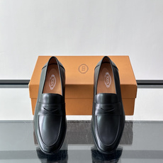 👞TODS乐福鞋,意大利奢侈品牌出品,采用优质小牛皮,鞋面光滑细腻,质感满分✨。经典单扣设计,线条简洁, 👞TODS乐福鞋,意大利奢侈品牌出品,采用优质小牛皮,鞋面光滑细腻,质感满分✨。经典单扣设计,线条简洁,
