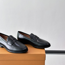👞TODS乐福鞋,意大利奢侈品牌出品,采用优质小牛皮,鞋面光滑细腻,质感满分✨。经典单扣设计,线条简洁, 👞TODS乐福鞋,意大利奢侈品牌出品,采用优质小牛皮,鞋面光滑细腻,质感满分✨。经典单扣设计,线条简洁,