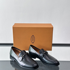 👞TODS乐福鞋,意大利奢侈品牌出品,采用优质小牛皮,鞋面光滑细腻,质感满分✨。经典单扣设计,线条简洁, 👞TODS乐福鞋,意大利奢侈品牌出品,采用优质小牛皮,鞋面光滑细腻,质感满分✨。经典单扣设计,线条简洁,
