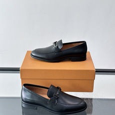 👞TODS乐福鞋,意大利奢侈品牌出品,采用优质小牛皮,鞋面光滑细腻,质感满分✨。经典单扣设计,线条简洁, 👞TODS乐福鞋,意大利奢侈品牌出品,采用优质小牛皮,鞋面光滑细腻,质感满分✨。经典单扣设计,线条简洁,