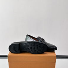 👞TODS乐福鞋,意大利奢侈品牌出品,采用优质小牛皮,鞋面光滑细腻,质感满分✨。经典单扣设计,线条简洁, 👞TODS乐福鞋,意大利奢侈品牌出品,采用优质小牛皮,鞋面光滑细腻,质感满分✨。经典单扣设计,线条简洁,