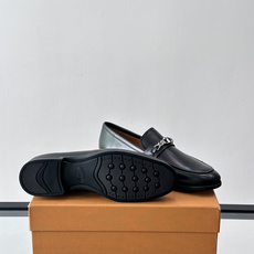 👞TODS乐福鞋,意大利奢侈品牌出品,采用优质小牛皮,鞋面光滑细腻,质感满分✨。经典单扣设计,线条简洁, 👞TODS乐福鞋,意大利奢侈品牌出品,采用优质小牛皮,鞋面光滑细腻,质感满分✨。经典单扣设计,线条简洁,
