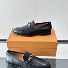 👞TODS乐福鞋,意大利奢侈品牌出品,采用优质小牛皮,鞋面光滑细腻,质感满分✨。经典单扣设计,线条简洁, 👞TODS乐福鞋,意大利奢侈品牌出品,采用优质小牛皮,鞋面光滑细腻,质感满分✨。经典单扣设计,线条简洁,