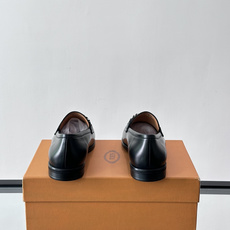 👞TODS乐福鞋,意大利奢侈品牌出品,采用优质小牛皮,鞋面光滑细腻,质感满分✨。经典单扣设计,线条简洁, 👞TODS乐福鞋,意大利奢侈品牌出品,采用优质小牛皮,鞋面光滑细腻,质感满分✨。经典单扣设计,线条简洁,