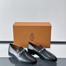 👞TODS乐福鞋,意大利奢侈品牌出品,采用优质小牛皮,鞋面光滑细腻,质感满分✨。经典单扣设计,线条简洁, 👞TODS乐福鞋,意大利奢侈品牌出品,采用优质小牛皮,鞋面光滑细腻,质感满分✨。经典单扣设计,线条简洁,