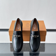 👞TODS乐福鞋,意大利奢侈品牌出品,采用优质小牛皮,鞋面光滑细腻,质感满分✨。经典单扣设计,线条简洁, 👞TODS乐福鞋,意大利奢侈品牌出品,采用优质小牛皮,鞋面光滑细腻,质感满分✨。经典单扣设计,线条简洁,