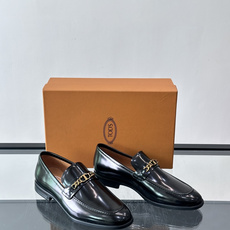 👞TODS乐福鞋,意大利奢侈品牌出品,采用优质小牛皮,鞋面光滑细腻,质感满分✨。经典单扣设计,线条简洁, 👞TODS乐福鞋,意大利奢侈品牌出品,采用优质小牛皮,鞋面光滑细腻,质感满分✨。经典单扣设计,线条简洁,