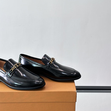 👞TODS乐福鞋,意大利奢侈品牌出品,采用优质小牛皮,鞋面光滑细腻,质感满分✨。经典单扣设计,线条简洁, 👞TODS乐福鞋,意大利奢侈品牌出品,采用优质小牛皮,鞋面光滑细腻,质感满分✨。经典单扣设计,线条简洁,