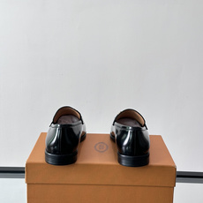 👞TODS乐福鞋,意大利奢侈品牌出品,采用优质小牛皮,鞋面光滑细腻,质感满分✨。经典单扣设计,线条简洁, 👞TODS乐福鞋,意大利奢侈品牌出品,采用优质小牛皮,鞋面光滑细腻,质感满分✨。经典单扣设计,线条简洁,