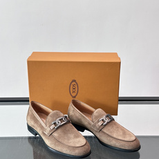 👞TODS乐福鞋,意大利奢侈品牌出品,采用优质小牛皮,鞋面光滑细腻,质感满分✨。经典单扣设计,线条简洁, 👞TODS乐福鞋,意大利奢侈品牌出品,采用优质小牛皮,鞋面光滑细腻,质感满分✨。经典单扣设计,线条简洁,