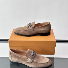 👞TODS乐福鞋,意大利奢侈品牌出品,采用优质小牛皮,鞋面光滑细腻,质感满分✨。经典单扣设计,线条简洁, 👞TODS乐福鞋,意大利奢侈品牌出品,采用优质小牛皮,鞋面光滑细腻,质感满分✨。经典单扣设计,线条简洁,