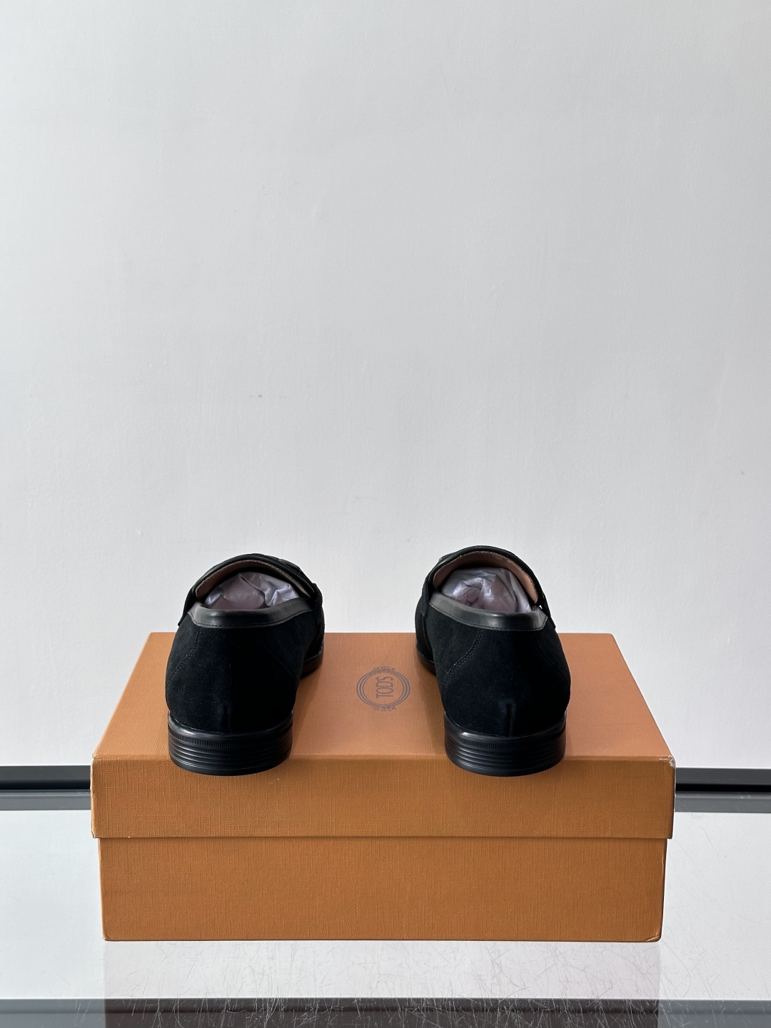 👞TODS乐福鞋，意大利奢侈品牌出品，采用优质小牛皮，鞋面光滑细腻，质感满分✨。经典单扣设计，线条简洁，