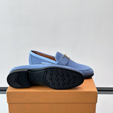 👞TODS乐福鞋,意大利奢侈品牌出品,采用优质小牛皮,鞋面光滑细腻,质感满分✨。经典单扣设计,线条简洁, 👞TODS乐福鞋,意大利奢侈品牌出品,采用优质小牛皮,鞋面光滑细腻,质感满分✨。经典单扣设计,线条简洁,