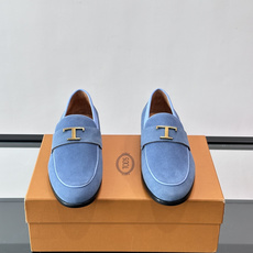 👞TODS乐福鞋,意大利奢侈品牌出品,采用优质小牛皮,鞋面光滑细腻,质感满分✨。经典单扣设计,线条简洁, 👞TODS乐福鞋,意大利奢侈品牌出品,采用优质小牛皮,鞋面光滑细腻,质感满分✨。经典单扣设计,线条简洁,