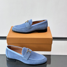 👞TODS乐福鞋,意大利奢侈品牌出品,采用优质小牛皮,鞋面光滑细腻,质感满分✨。经典单扣设计,线条简洁, 👞TODS乐福鞋,意大利奢侈品牌出品,采用优质小牛皮,鞋面光滑细腻,质感满分✨。经典单扣设计,线条简洁,