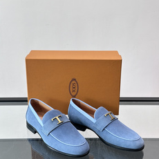 👞TODS乐福鞋,意大利奢侈品牌出品,采用优质小牛皮,鞋面光滑细腻,质感满分✨。经典单扣设计,线条简洁, 👞TODS乐福鞋,意大利奢侈品牌出品,采用优质小牛皮,鞋面光滑细腻,质感满分✨。经典单扣设计,线条简洁,