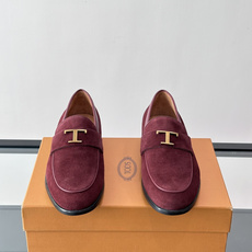 👞TODS乐福鞋,意大利奢侈品牌出品,采用优质小牛皮,鞋面光滑细腻,质感满分✨。经典单扣设计,线条简洁, 👞TODS乐福鞋,意大利奢侈品牌出品,采用优质小牛皮,鞋面光滑细腻,质感满分✨。经典单扣设计,线条简洁,