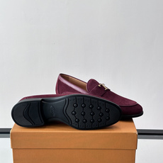 👞TODS乐福鞋,意大利奢侈品牌出品,采用优质小牛皮,鞋面光滑细腻,质感满分✨。经典单扣设计,线条简洁, 👞TODS乐福鞋,意大利奢侈品牌出品,采用优质小牛皮,鞋面光滑细腻,质感满分✨。经典单扣设计,线条简洁,