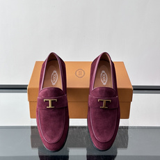 👞TODS乐福鞋,意大利奢侈品牌出品,采用优质小牛皮,鞋面光滑细腻,质感满分✨。经典单扣设计,线条简洁, 👞TODS乐福鞋,意大利奢侈品牌出品,采用优质小牛皮,鞋面光滑细腻,质感满分✨。经典单扣设计,线条简洁,