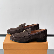 👞TODS乐福鞋,意大利奢侈品牌出品,采用优质小牛皮,鞋面光滑细腻,质感满分✨。经典单扣设计,线条简洁, 👞TODS乐福鞋,意大利奢侈品牌出品,采用优质小牛皮,鞋面光滑细腻,质感满分✨。经典单扣设计,线条简洁,