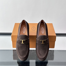 👞TODS乐福鞋,意大利奢侈品牌出品,采用优质小牛皮,鞋面光滑细腻,质感满分✨。经典单扣设计,线条简洁, 👞TODS乐福鞋,意大利奢侈品牌出品,采用优质小牛皮,鞋面光滑细腻,质感满分✨。经典单扣设计,线条简洁,