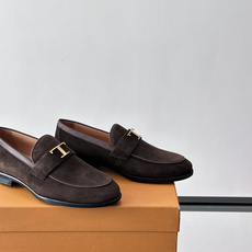 👞TODS乐福鞋,意大利奢侈品牌出品,采用优质小牛皮,鞋面光滑细腻,质感满分✨。经典单扣设计,线条简洁, 👞TODS乐福鞋,意大利奢侈品牌出品,采用优质小牛皮,鞋面光滑细腻,质感满分✨。经典单扣设计,线条简洁,