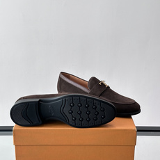 👞TODS乐福鞋,意大利奢侈品牌出品,采用优质小牛皮,鞋面光滑细腻,质感满分✨。经典单扣设计,线条简洁, 👞TODS乐福鞋,意大利奢侈品牌出品,采用优质小牛皮,鞋面光滑细腻,质感满分✨。经典单扣设计,线条简洁,
