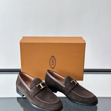 👞TODS乐福鞋,意大利奢侈品牌出品,采用优质小牛皮,鞋面光滑细腻,质感满分✨。经典单扣设计,线条简洁, 👞TODS乐福鞋,意大利奢侈品牌出品,采用优质小牛皮,鞋面光滑细腻,质感满分✨。经典单扣设计,线条简洁,