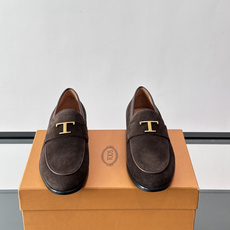 👞TODS乐福鞋,意大利奢侈品牌出品,采用优质小牛皮,鞋面光滑细腻,质感满分✨。经典单扣设计,线条简洁, 👞TODS乐福鞋,意大利奢侈品牌出品,采用优质小牛皮,鞋面光滑细腻,质感满分✨。经典单扣设计,线条简洁,