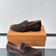 👞TODS乐福鞋,意大利奢侈品牌出品,采用优质小牛皮,鞋面光滑细腻,质感满分✨。经典单扣设计,线条简洁, 👞TODS乐福鞋,意大利奢侈品牌出品,采用优质小牛皮,鞋面光滑细腻,质感满分✨。经典单扣设计,线条简洁,