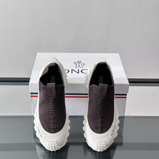 Moncler/蒙口男士休闲运动鞋,具有舒适防滑性能,采用一体成型进口飞织科技面料制成,兼备创新、功能性 Moncler/蒙口男士休闲运动鞋,具有舒适防滑性能,采用一体成型进口飞织科技面料制成,兼备创新、功能性