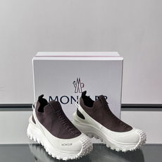 Moncler/蒙口男士休闲运动鞋,具有舒适防滑性能,采用一体成型进口飞织科技面料制成,兼备创新、功能性 Moncler/蒙口男士休闲运动鞋,具有舒适防滑性能,采用一体成型进口飞织科技面料制成,兼备创新、功能性