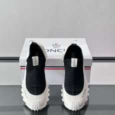 Moncler/蒙口男士休闲运动鞋,具有舒适防滑性能,采用一体成型进口飞织科技面料制成,兼备创新、功能性 Moncler/蒙口男士休闲运动鞋,具有舒适防滑性能,采用一体成型进口飞织科技面料制成,兼备创新、功能性